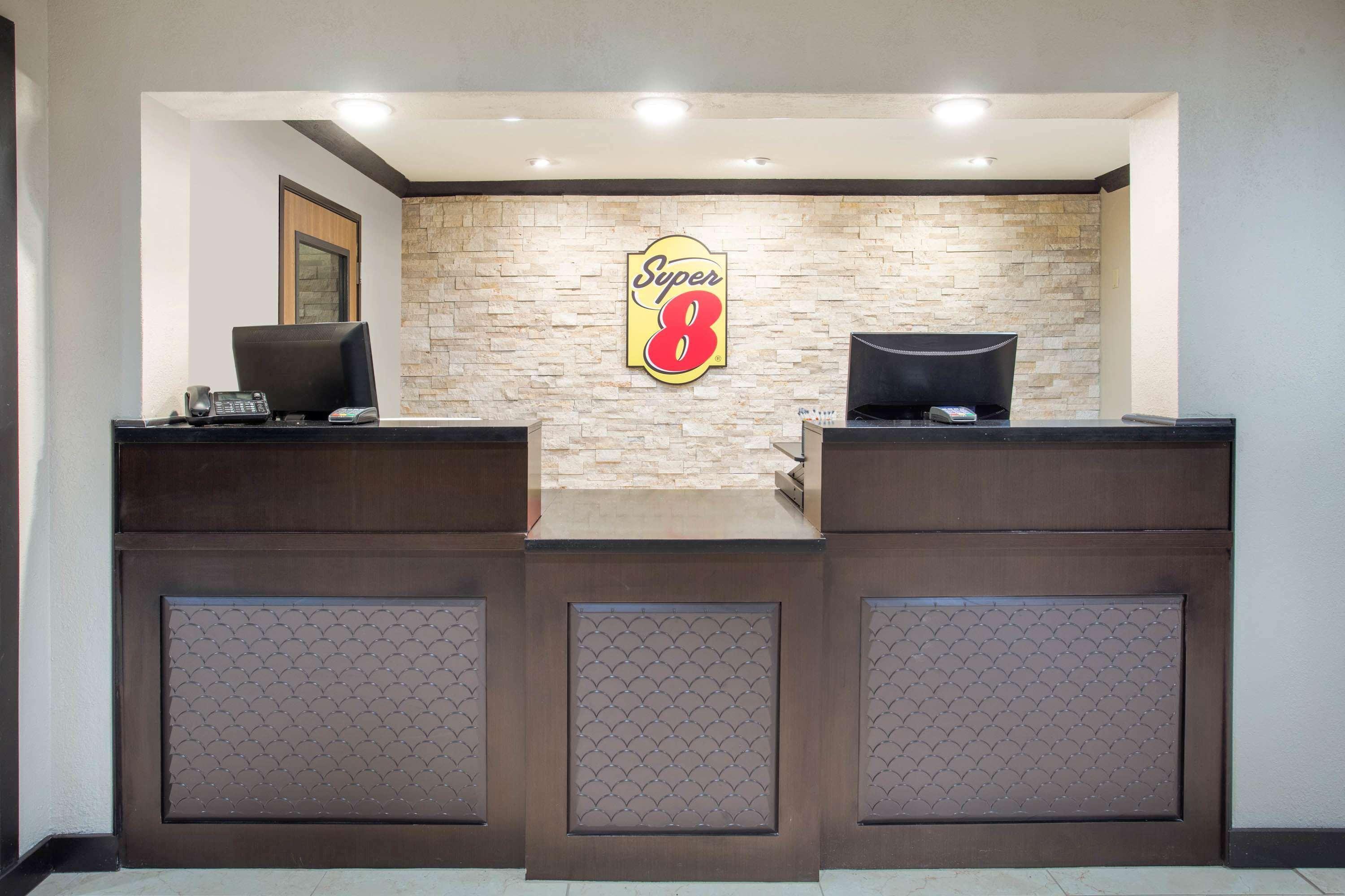 Super 8 By Wyndham Billings Hotel Ngoại thất bức ảnh